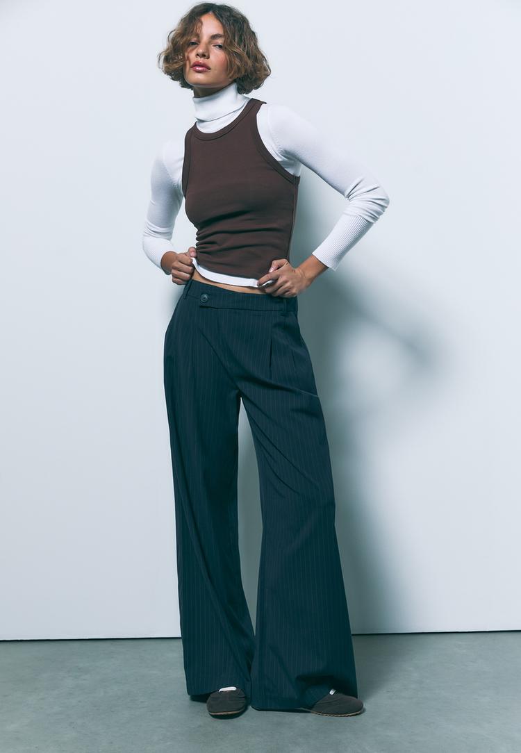 Stradivarius Spodnie wizytowe casual z krzyżowanym pasem w paski Morski 42