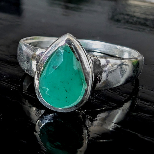 Szmaragdowy pierścień