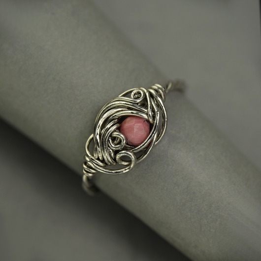 Pierścionek regulowany rodonit wire wrapping