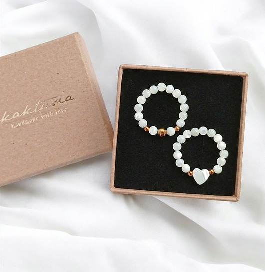 Zestaw pierścionków : muszla biała z serduszkiem