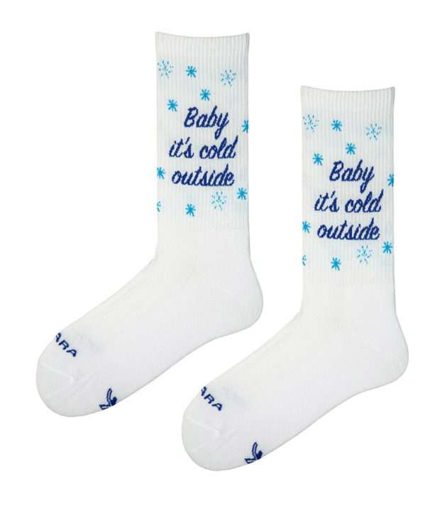 Baby, It's Cold Outside - świąteczne skarpetki z napisem