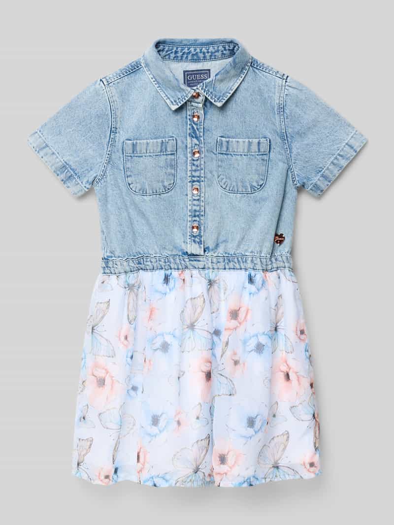 Sukienka o długości do kolan z listwą guzikową