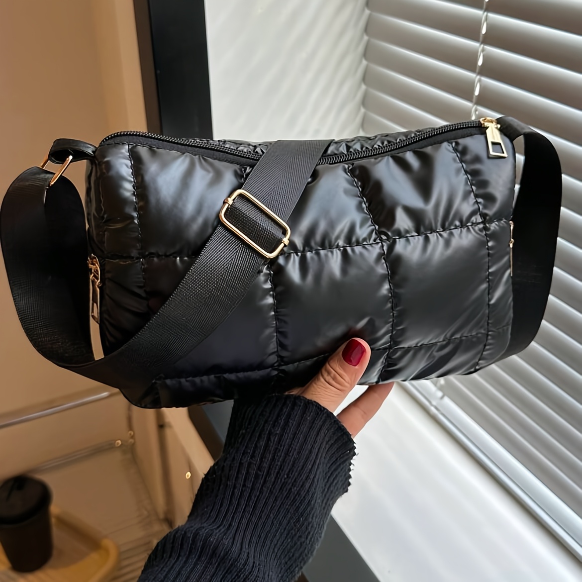 TEMU 1 szt. Elegancka pikowana torba na ramię dla kobiet - czarna tkanina oksfordzka z złotym wykończeniem, regulowana pętla, zamek błyskawiczny,