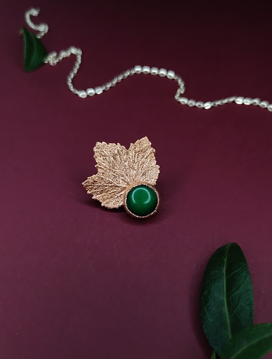 Broszka Liść Porzeczki z Jadeitem- obfitość i radość