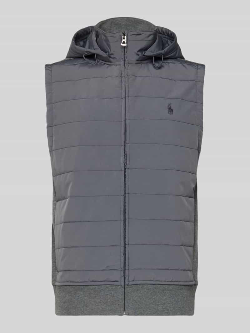 Kamizelka pikowana z kapturem i wyhaftowanym logo