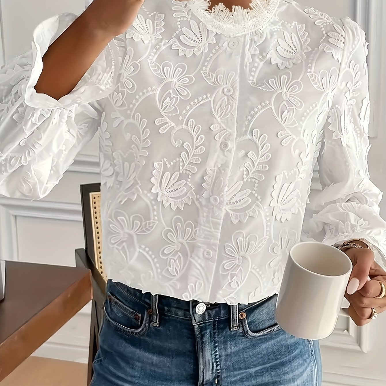 TEMU Elegancka Biała Bluzka z Długim Rękawem, Haftowanym Kwiatowym Wzorem i Koronką Wysoki Dekolt, Zapinana na Guziki, Falbanki na Manierkach,