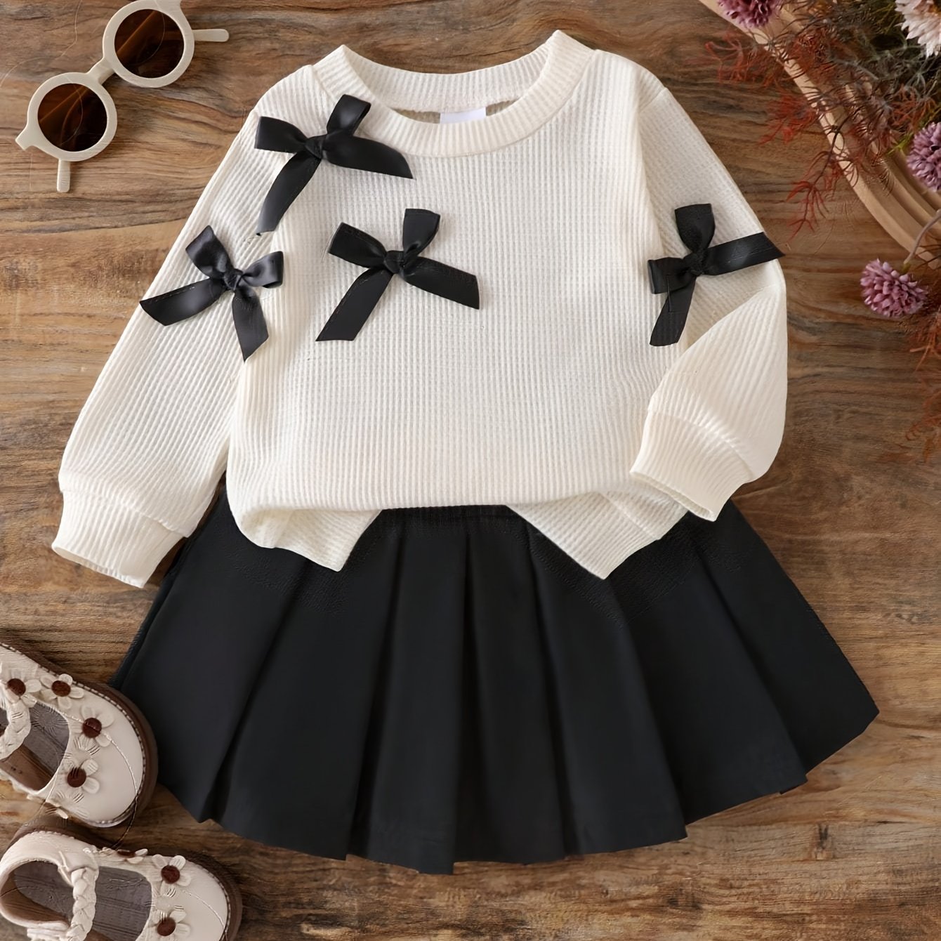 TEMU Dwuczęściowy zestaw dla niemowląt: bluzka z długim rękawem i okrągłym dekoltem, ozdobiona wieloma czarnymi kokardami 3D oraz czarna plisowana