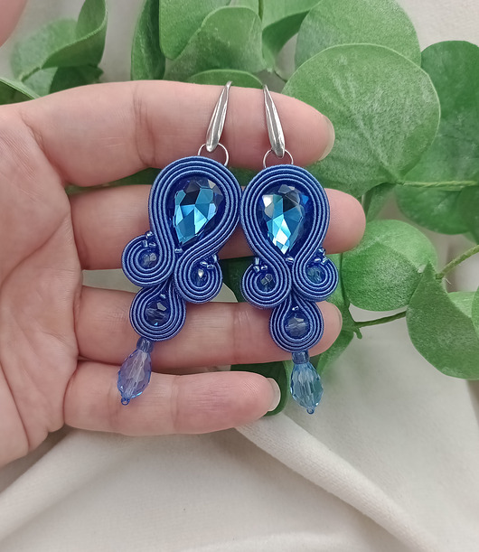 Kolczyki periwinkle, eleganckie kolczyki, wiszące kolczyki