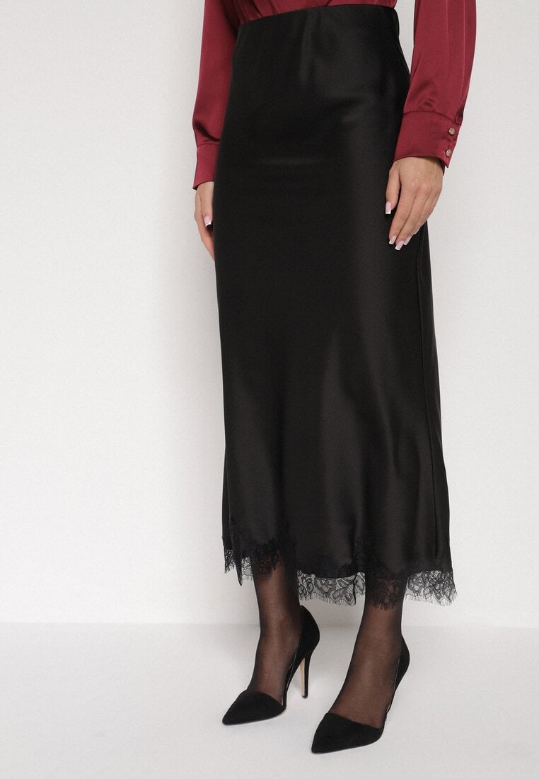 Czarna Satynowa Spódnica z Koronkowym Zdobieniem Silfera