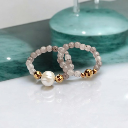 Zestaw pierścionków : agat szary, perła, złoty hematyt