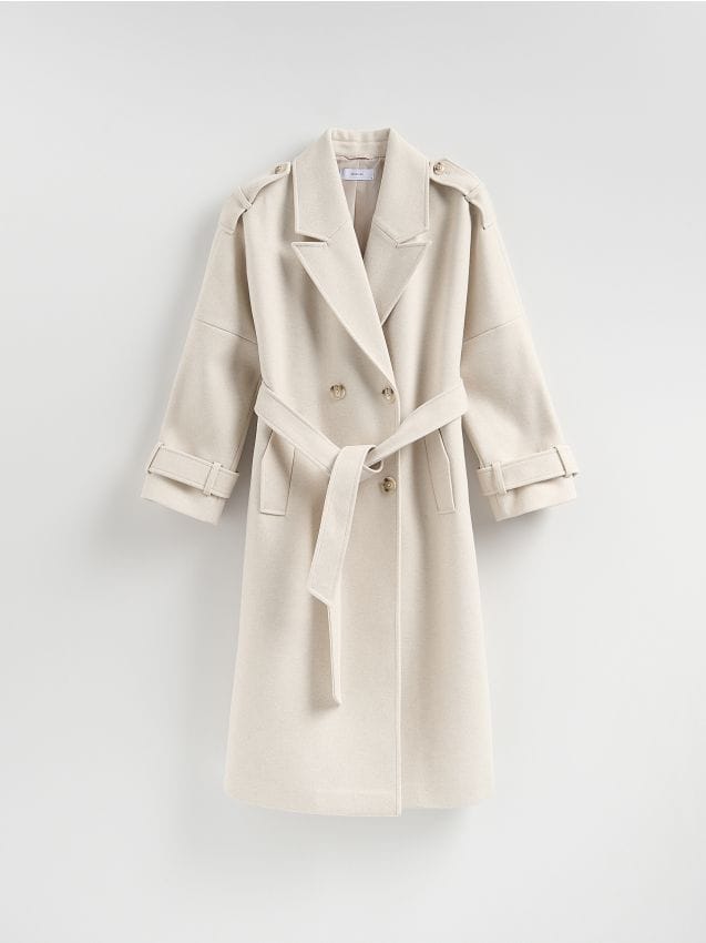 Reserved - Dwurzędowy płaszcz z paskiem - kremowy