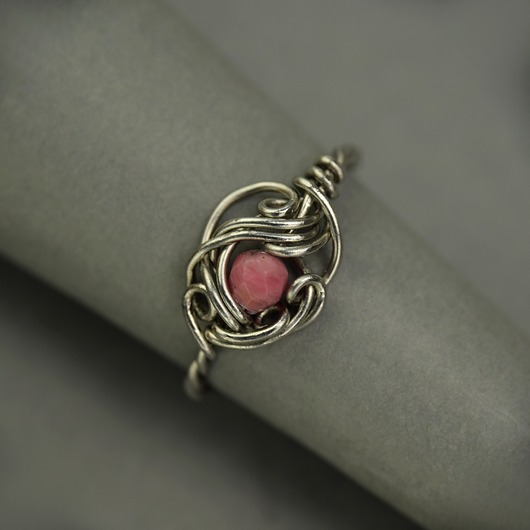 Pierścionek regulowany rodonit wire wrapping
