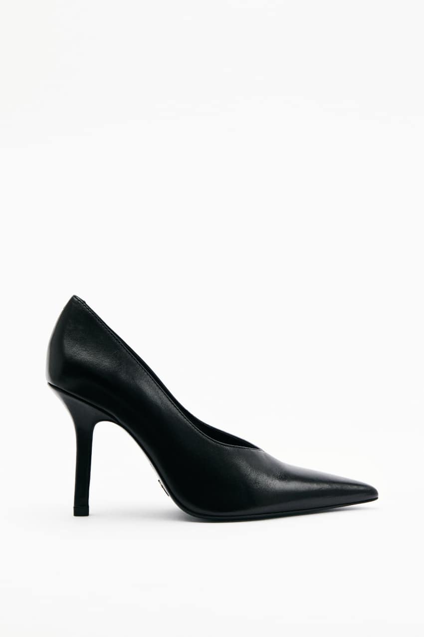 Slingback z lśniącej skóry