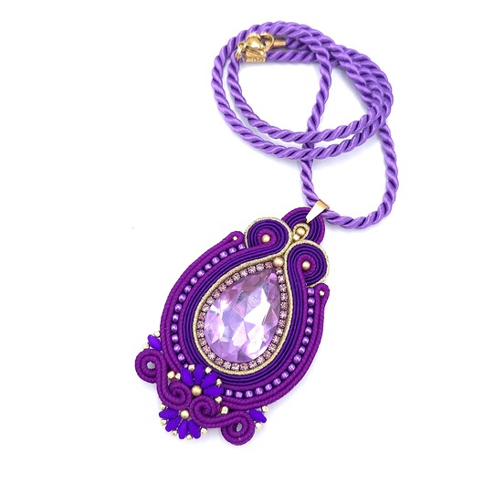 Wisiorek sutasz fioletowy Gaja z dużym kryształem elegancki klasyczny