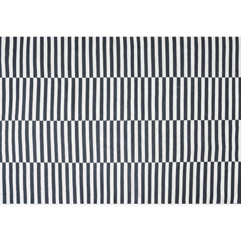 Dywan bawełniany w czarne i białe linie 175x235 cm Nowoczesny i uniwersalny