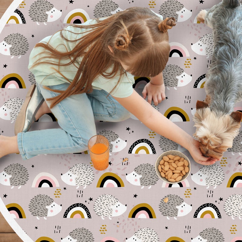 Dywan winylowy dla dzieci Jeże i tęcze [średnica] 180 cm - PVC antypoślizgowa, winylowa do pokoju dziecięcego, trudnopalna i zmywalna