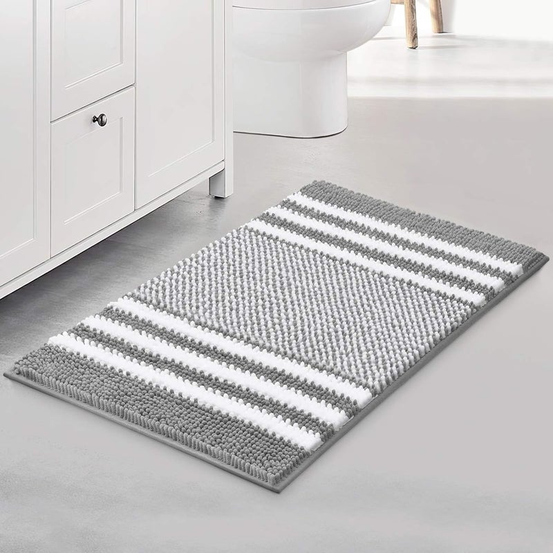 Szary dywanik łazienkowy 40 x 60 cm, wyjątkowo miękki i chłonny, wykonany z puszystego, prążkowanego szenilu, antypoślizgowy i nadający się do prania