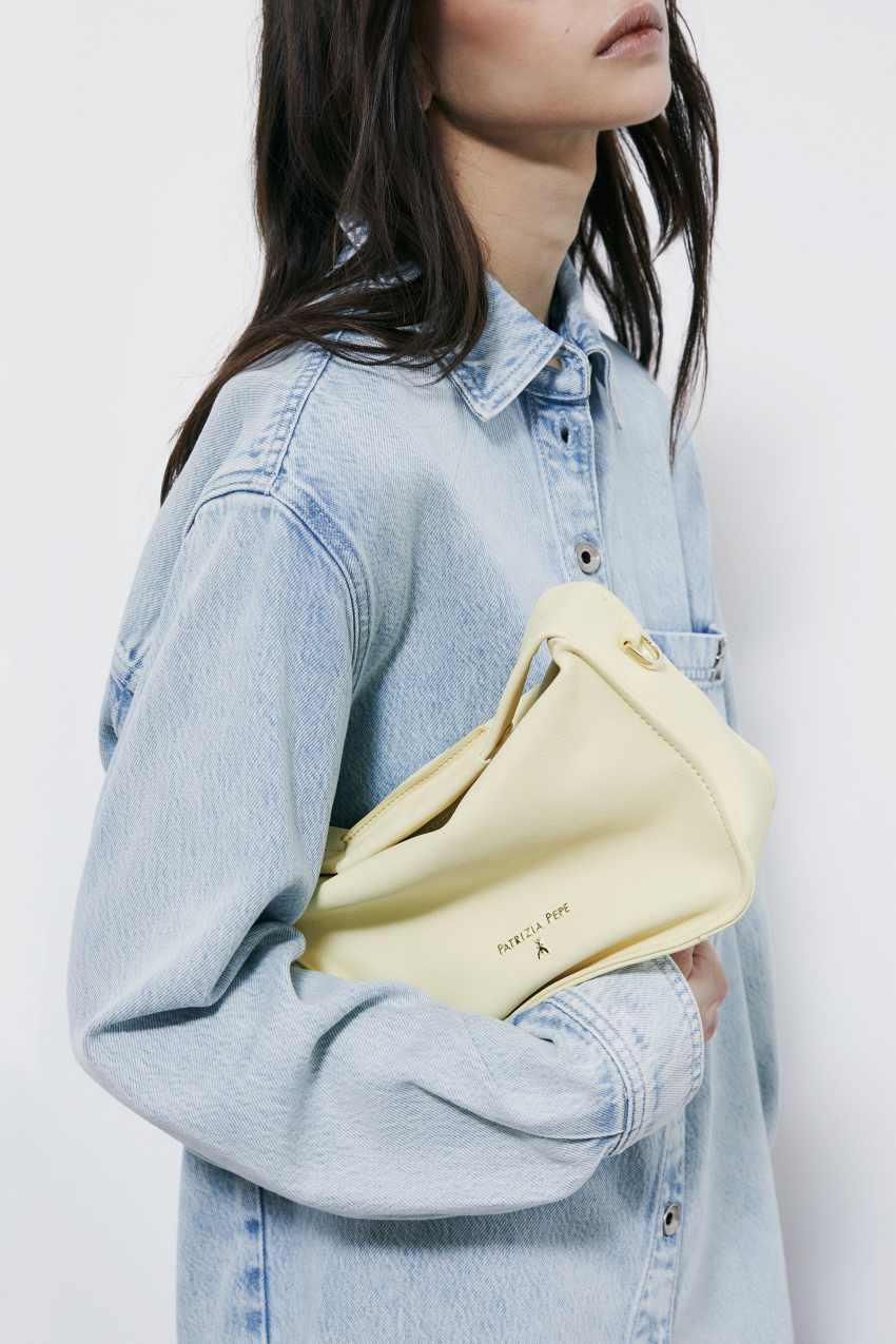 Mała torebka na ramię Contemporary Hobo ze skóry