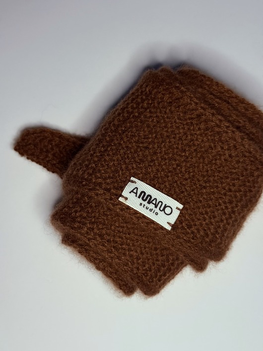 Hazelnut cashmere scarf.