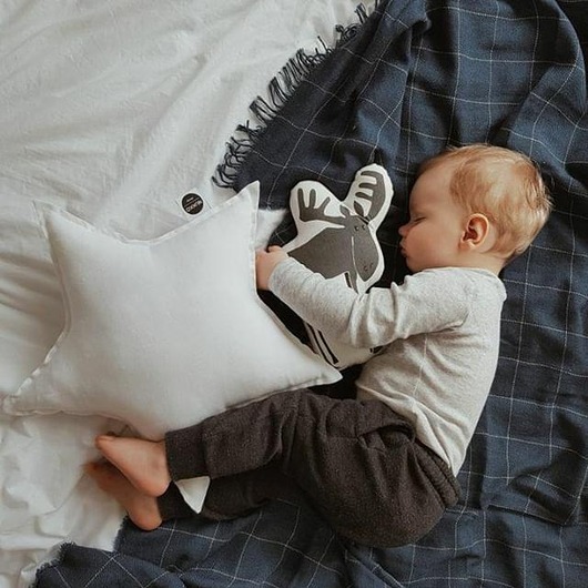 Poduszka gwiazda biała