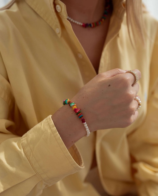 Kolorowa bransoletka z pereł słodkowodnych i masy perłowej