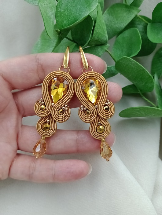 Miodowe musztardowe złote kolczyki sutasz, kolczyki na wesele