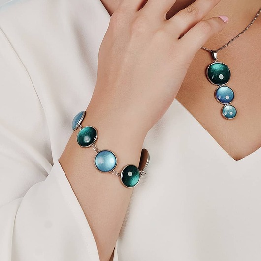 Perłowa bransoletka w trzech kolorach e32/m34