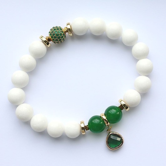 Obfitość, moc - jadeit biały i zielony z hematytami