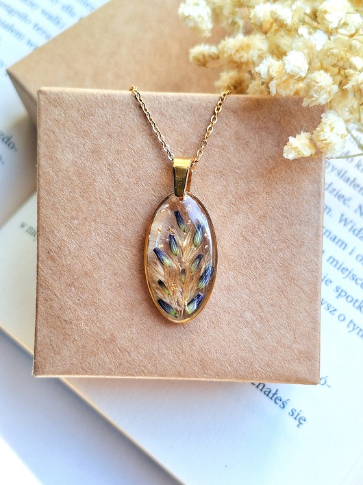 Naszyjnik z żywicy z zatopionymi kwiatami ręcznie robiony wisiorek handmade