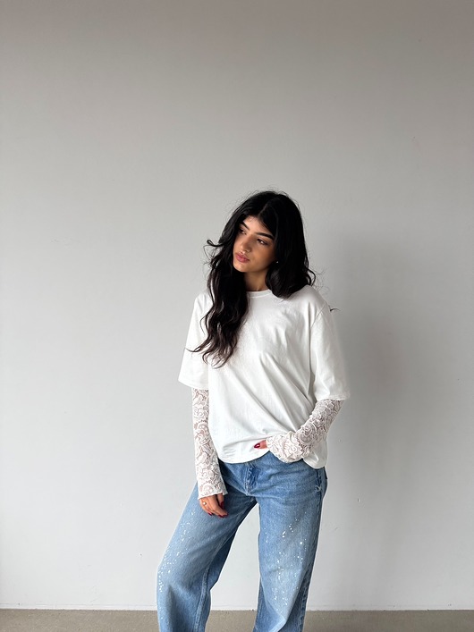 T-shirt bawełniany z koronkowym rękawem CREAMLY