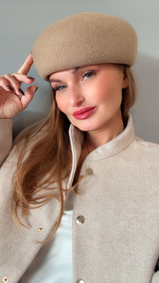 Toczek beret wełniany / fascynator beżowy