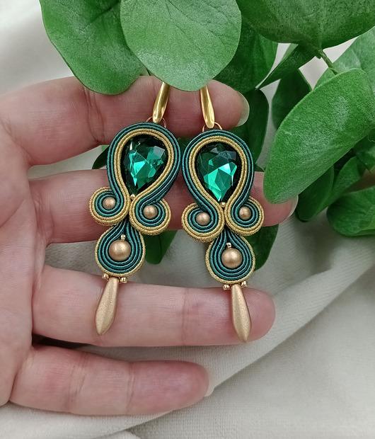Szmaragdowe zielone złote kolczyki sutasz, kolczyki na wesele