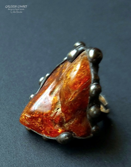 Bursztynowy unikat na palcu spektakularny pierścień handmade PREZENT z klasą