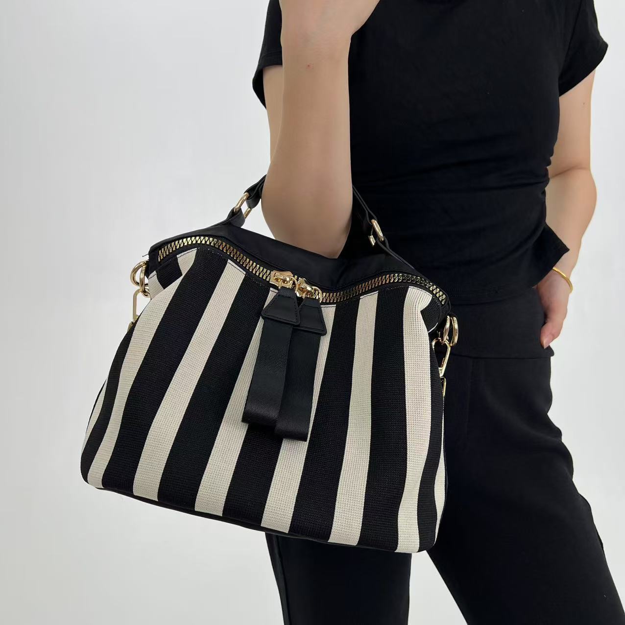 TEMU Damska Lekka Nylonowa Torba Krzyżowa z Odpinanym Paskiem i Paskami - Wielozamkowa, Casualowa Torebka Idealna na Podróże, Zakupy - Pojemna