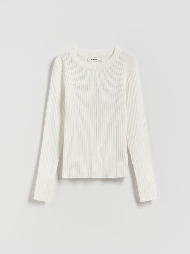 Reserved - Prążkowany sweter - złamana biel