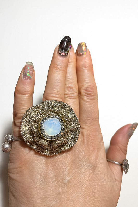 Pierścionek koktajlowy kwiatek z kryształem