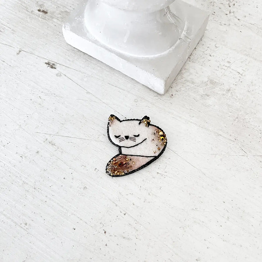 Broszka KOT 14 ręcznie haftowana przypinka kotek