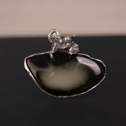 Pierścionek z kotkiem naturalny bursztyn bałtycki