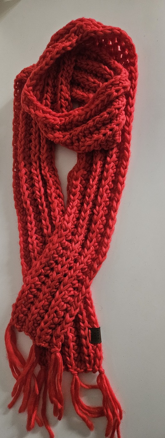 Wełniany szal w kolorze czerwień Bożonarodzeniowa