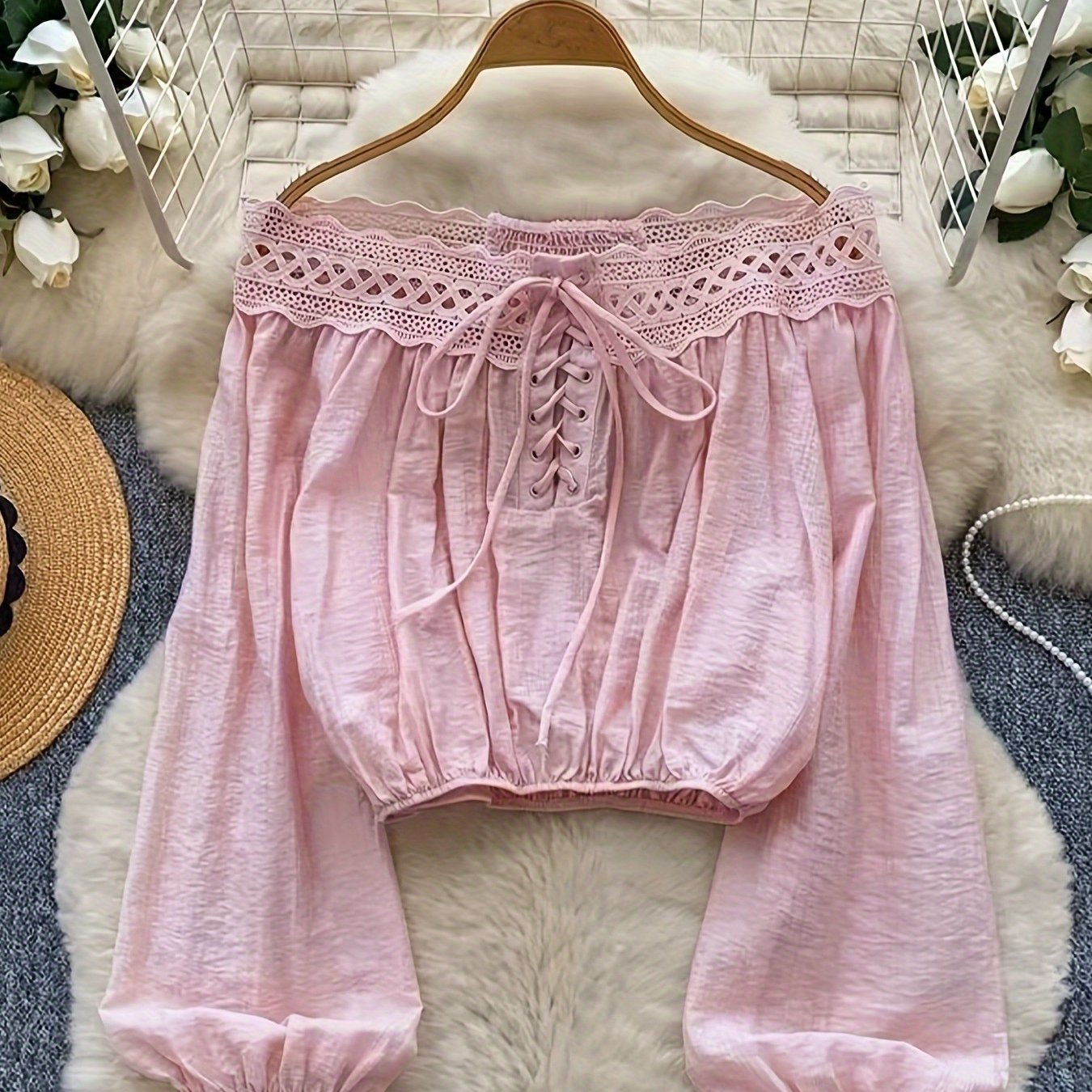 TEMU Elegancka damska bluzka z długim rękawem i odkrytymi ramionami, idealna na wiosnę i jesień. Ozdobiona koronkowym wykończeniem i podkreśloną