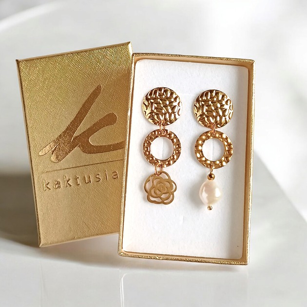 Asymetryczne kolczyki z perłą : wyjątkowy prezent PREMIUM
