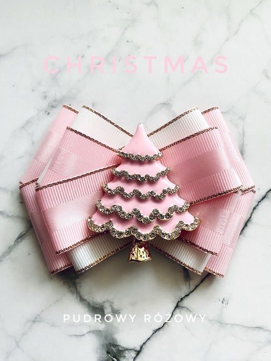 Modowa Brosza z Choinką Pudrowy róż Mikołajki Święta