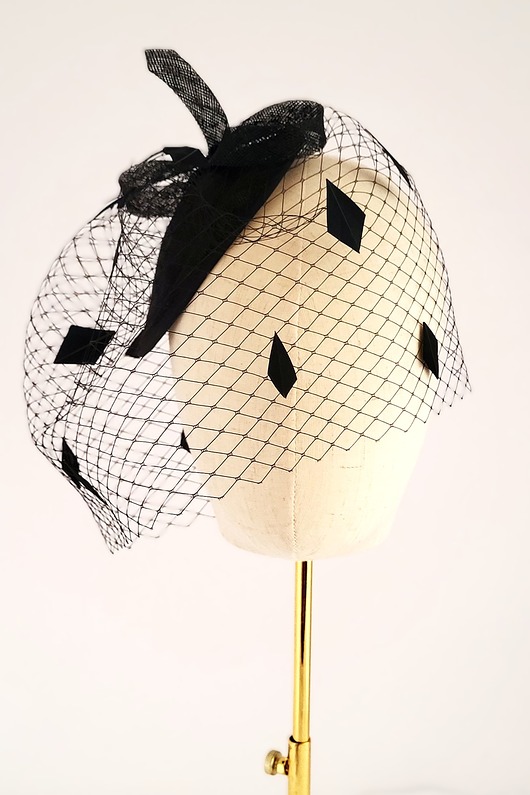 GO AHEAD toczek z czarną woalką