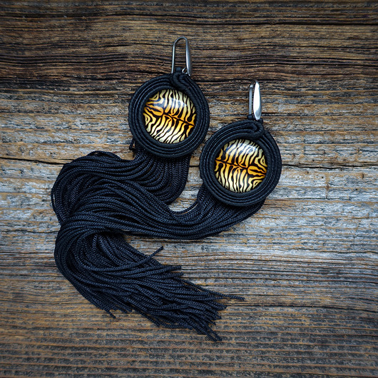 Kolczyki sutasz z motywem tygrysa