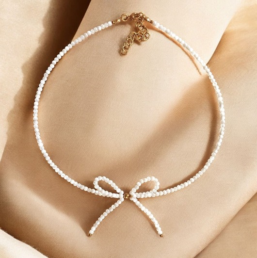 KOKARDKA - choker : biała muszla