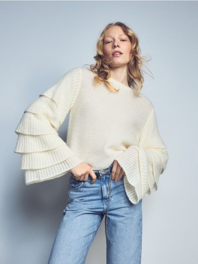 Reserved - Sweter z ozdobnymi rękawami - kremowy