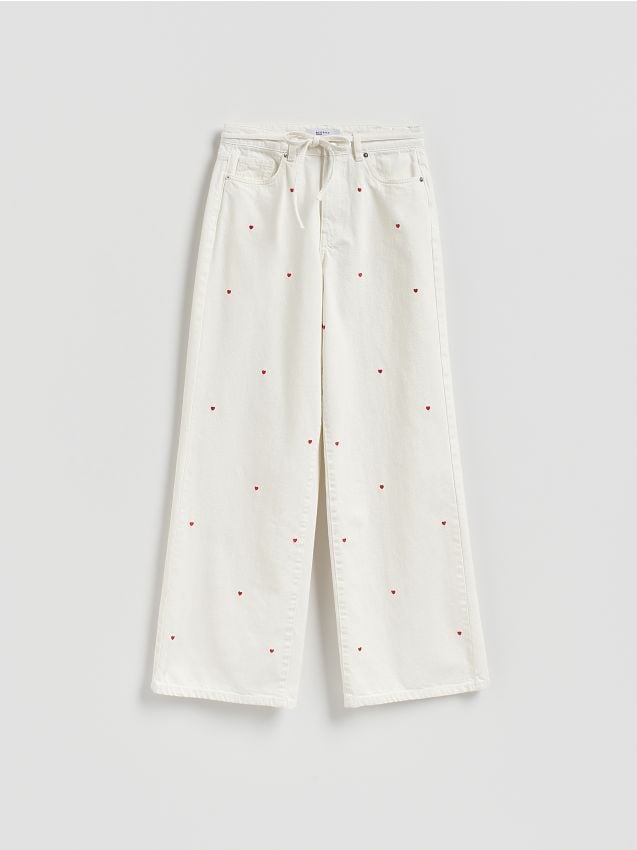 Reserved - Jeansy wide leg z haftem - biały