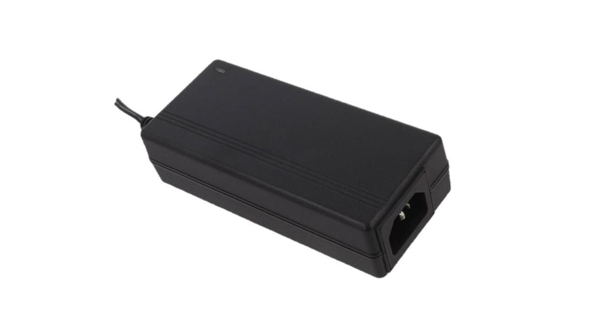 POSC24500D-C14 Zasilacz Desktop 120W 24V 5A AC: IEC C14, wtyk DC 2.1x5.5mm prosty