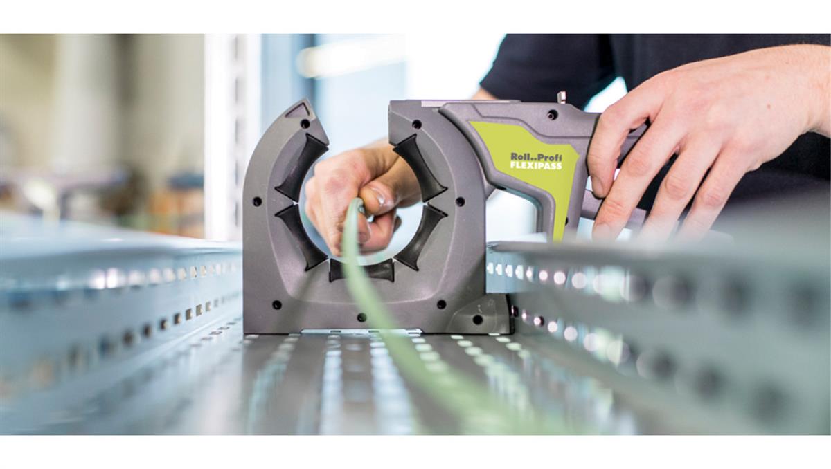 Rolki kablowe, system do prowadzenia kabli i przewodów w korytkach kablowych / Energotytan A90229 FLEXIPASS SET / 3 szt.