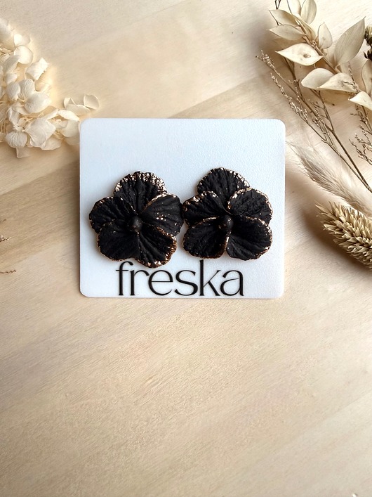 Kolczyki Kwiaty duże - czarne ze złotymi zdobieniami